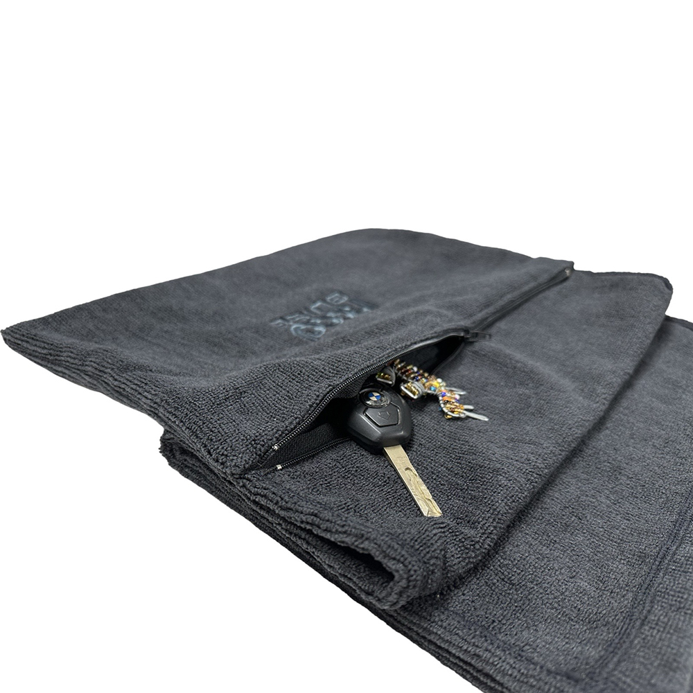 Microfiber gym towel with zip